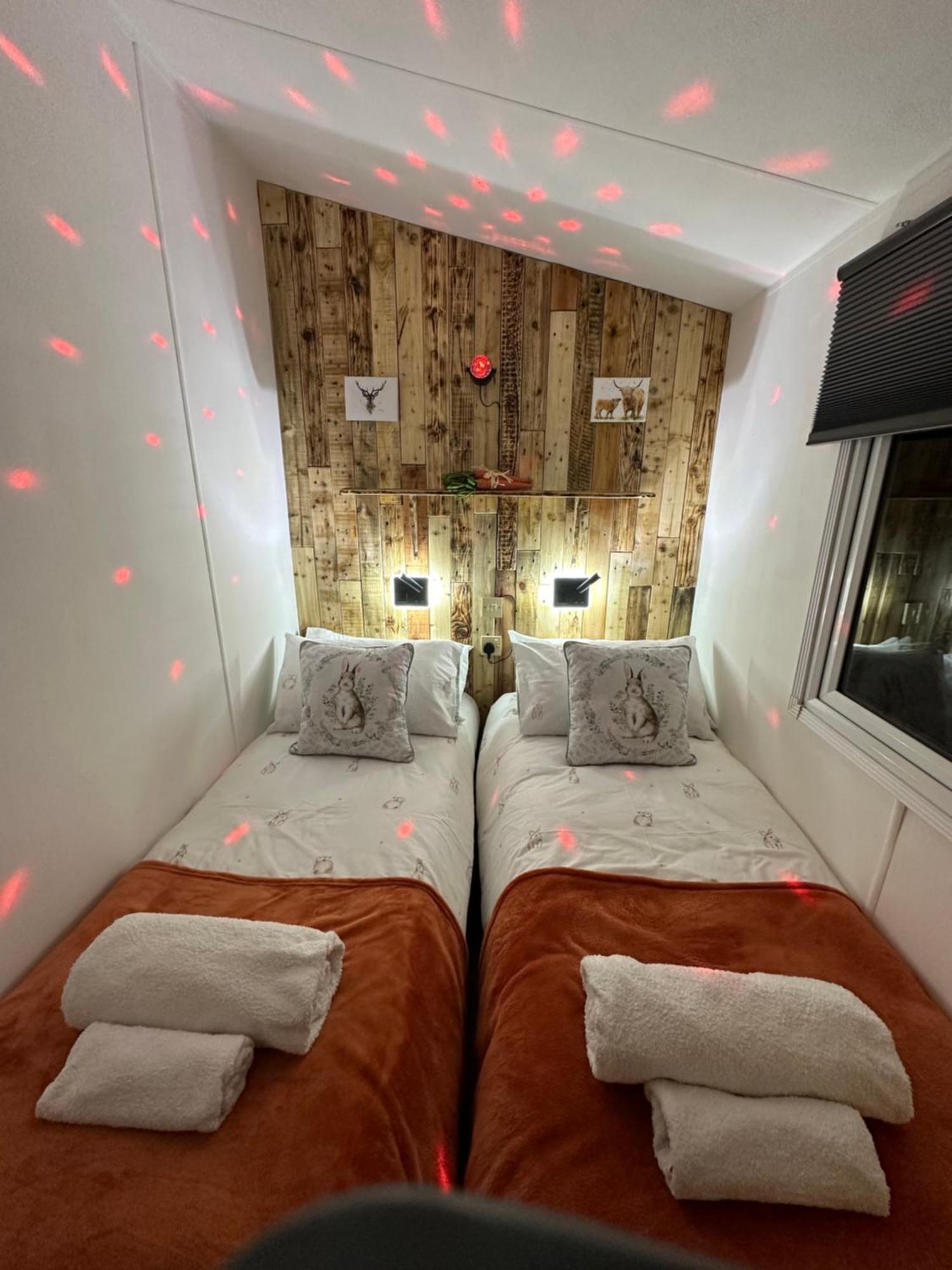 Caravan Rabbit House No 81 At Three Lochs Holiday Park Newton Stewart Exterior photo