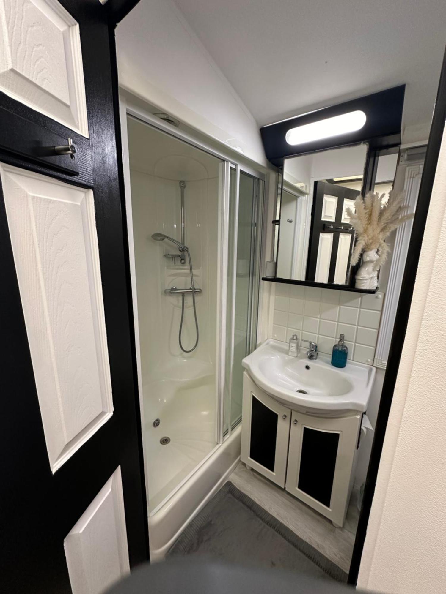 Caravan Rabbit House No 81 At Three Lochs Holiday Park Newton Stewart Exterior photo